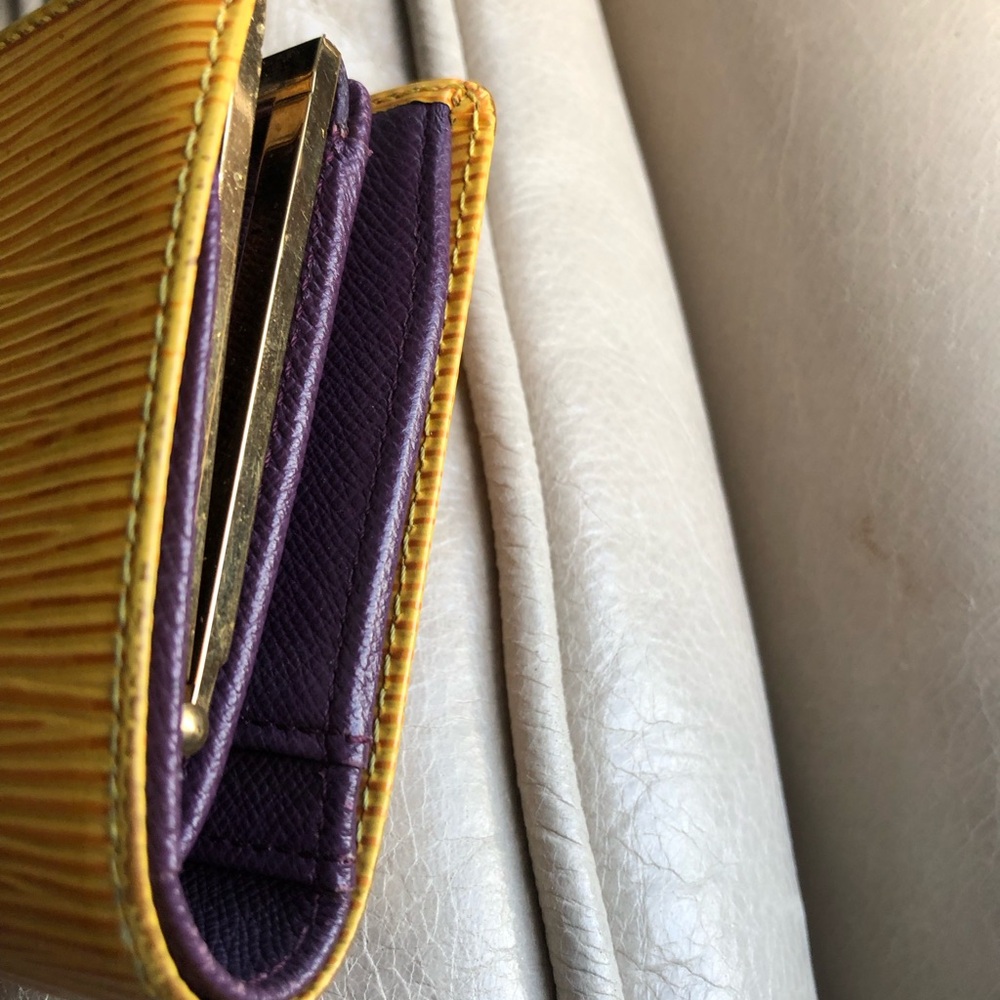 Louis Vuitton Epi Wallet - Picture 6 of 7